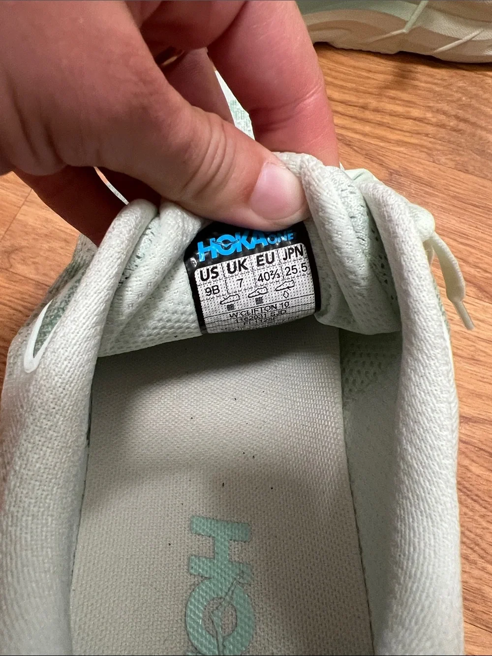 Hoka Clifton 10